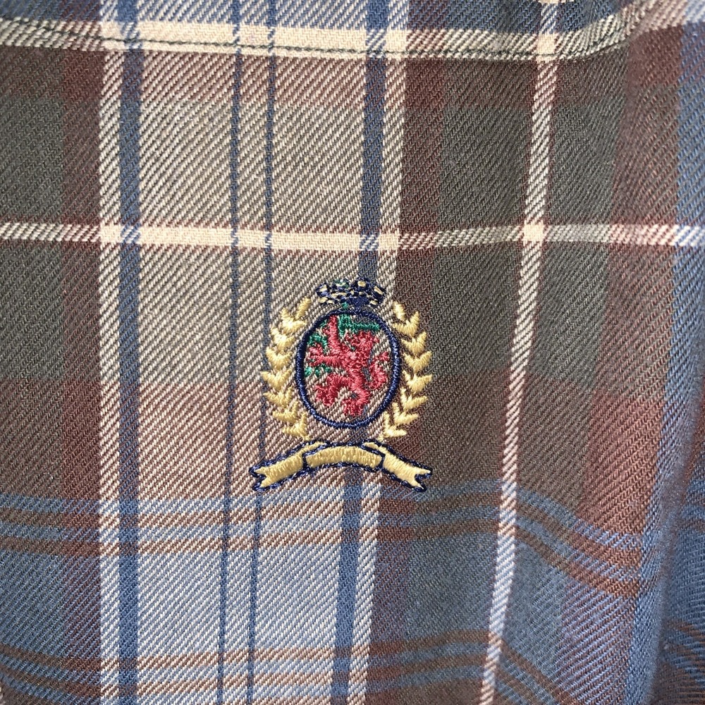 Tommy Hilfiger Mens Large Plaid Button Down Shirt Blue Brown Crest Logo Vintage - Picture 3 of 5